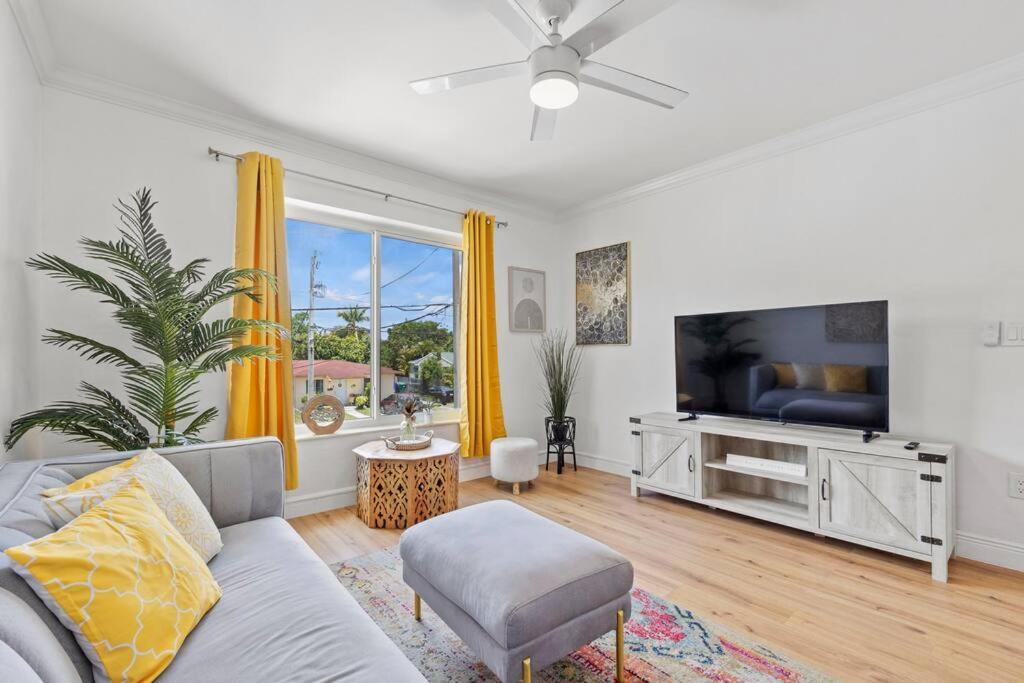 Comfy & Updated Apartment Centrally Located Minutes Away From Everything! Miami Esterno foto